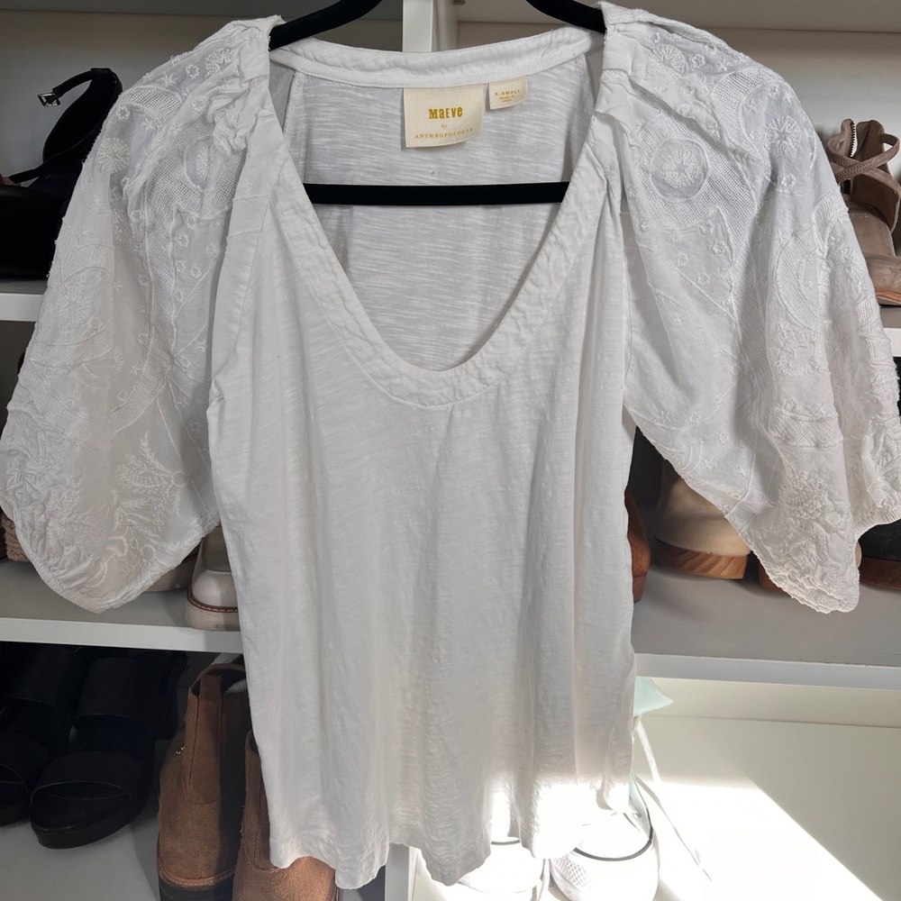 Anthropologie Maeve White top with embroidered sleeves